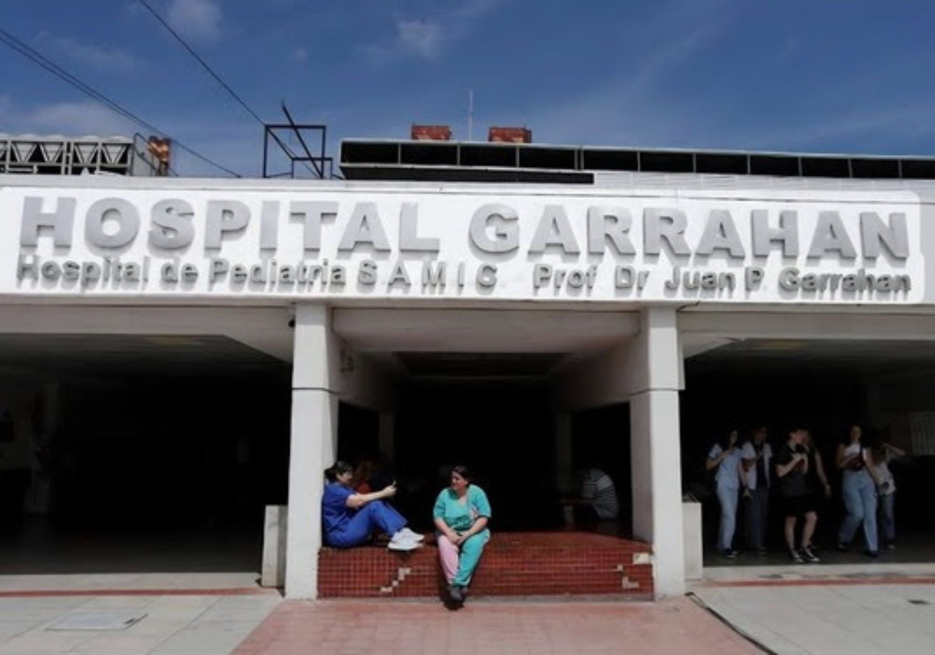 Solidaridad con los profesionales del HOSPITAL GARRAHAN
